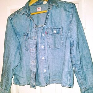 Levi's cropped lightweight denim jacket..